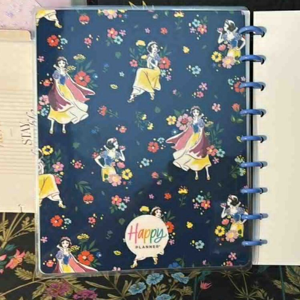Disney happy planner, Snow White notebook. Comes with floral lined paper. New - Picture 2 of 4